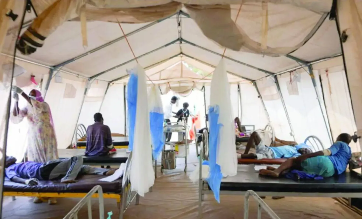 Kuzey Darfur'daki bir sahra hastanesi, (Arşiv-Reuters)