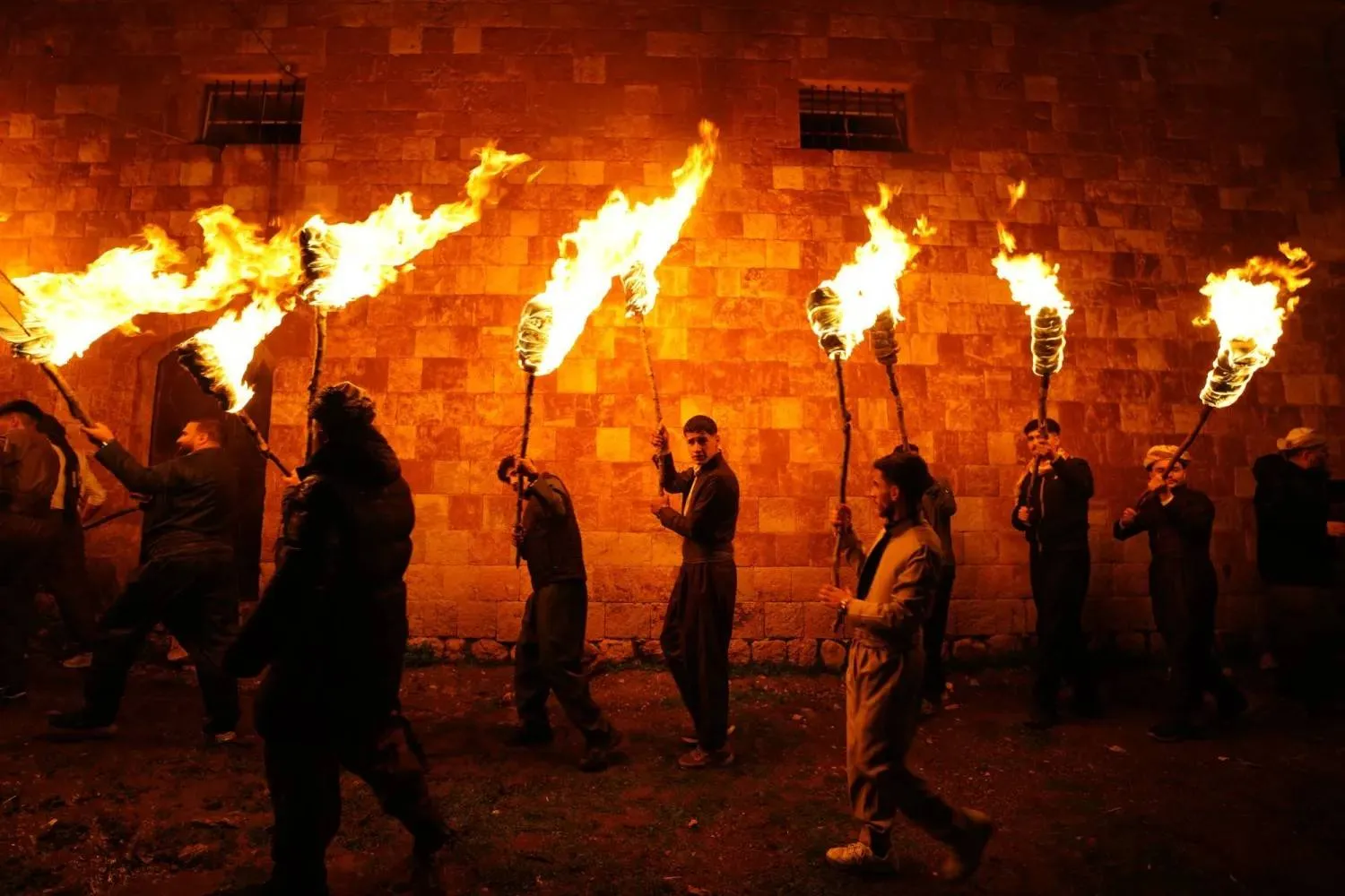 Kurds march with torches during a procession to celebrate the Nowruz New Year festival in the town of Akre in Iraq's northern autonomous Kurdish region (dpa) 