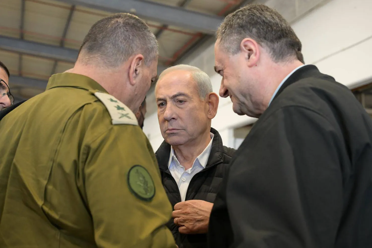 03 March 2026, Israel, Palmachim Airbase: Israeli Prime Minister Benjamin Netanyahu (C) visits the Palmachim Airbase accompanied by Minister of Defense israel Katz (R) and IDF Chief of Staff Lt. Gen. Eyal Zamir (L). Photo: Maayan Toaf/GPO via ZUMA Press Wire/dpa