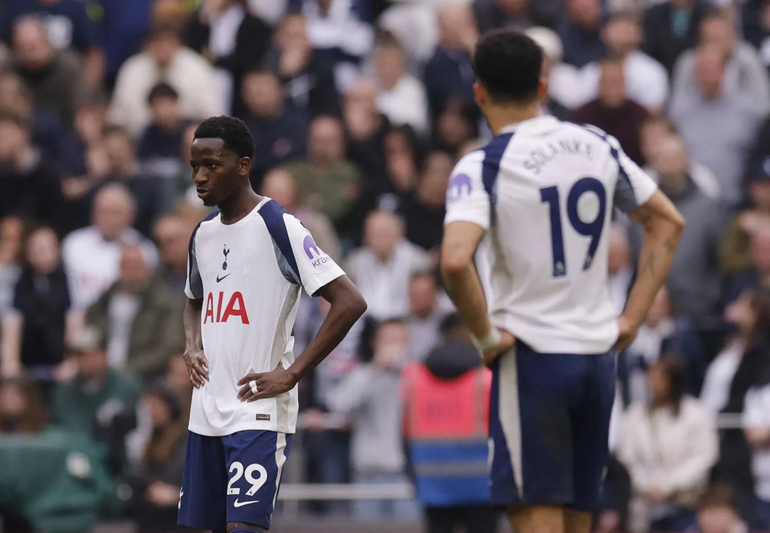 هل يستطيع توتنهام هوتسبير النجاة من الهبوط هذا الموسم؟ (رويترز)