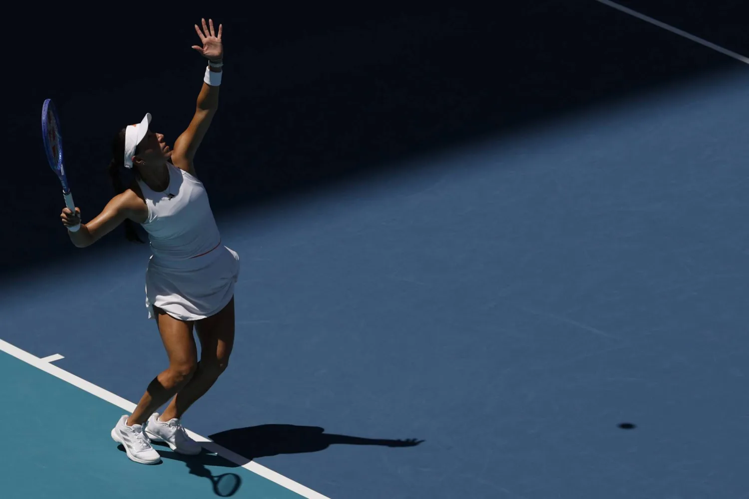 الأميركية جيسيكا بيغولا تتألق في ميامي (رويترز)