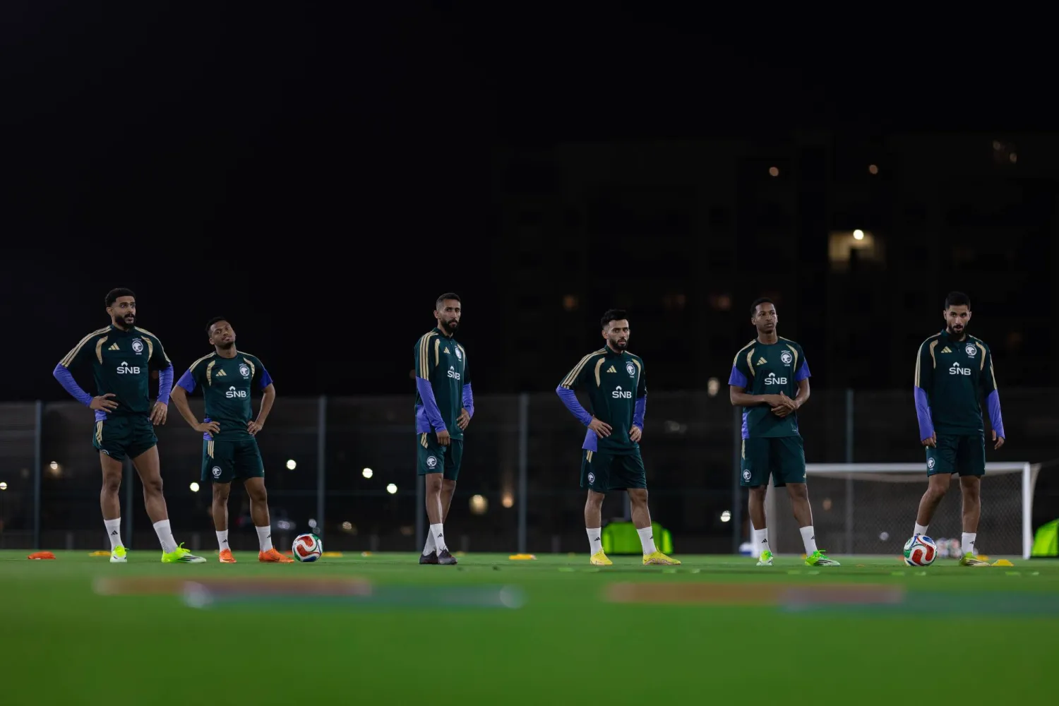 لاعبو الأخضر خلال تدريبهم الأول في جدة (المنتخب السعودي) 
