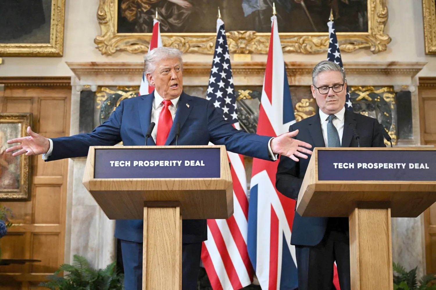 مؤتمر صحافي مشترك لترمب وستارمر في تشيكرز يوم 18 سبتمبر 2025 (رويترز)
