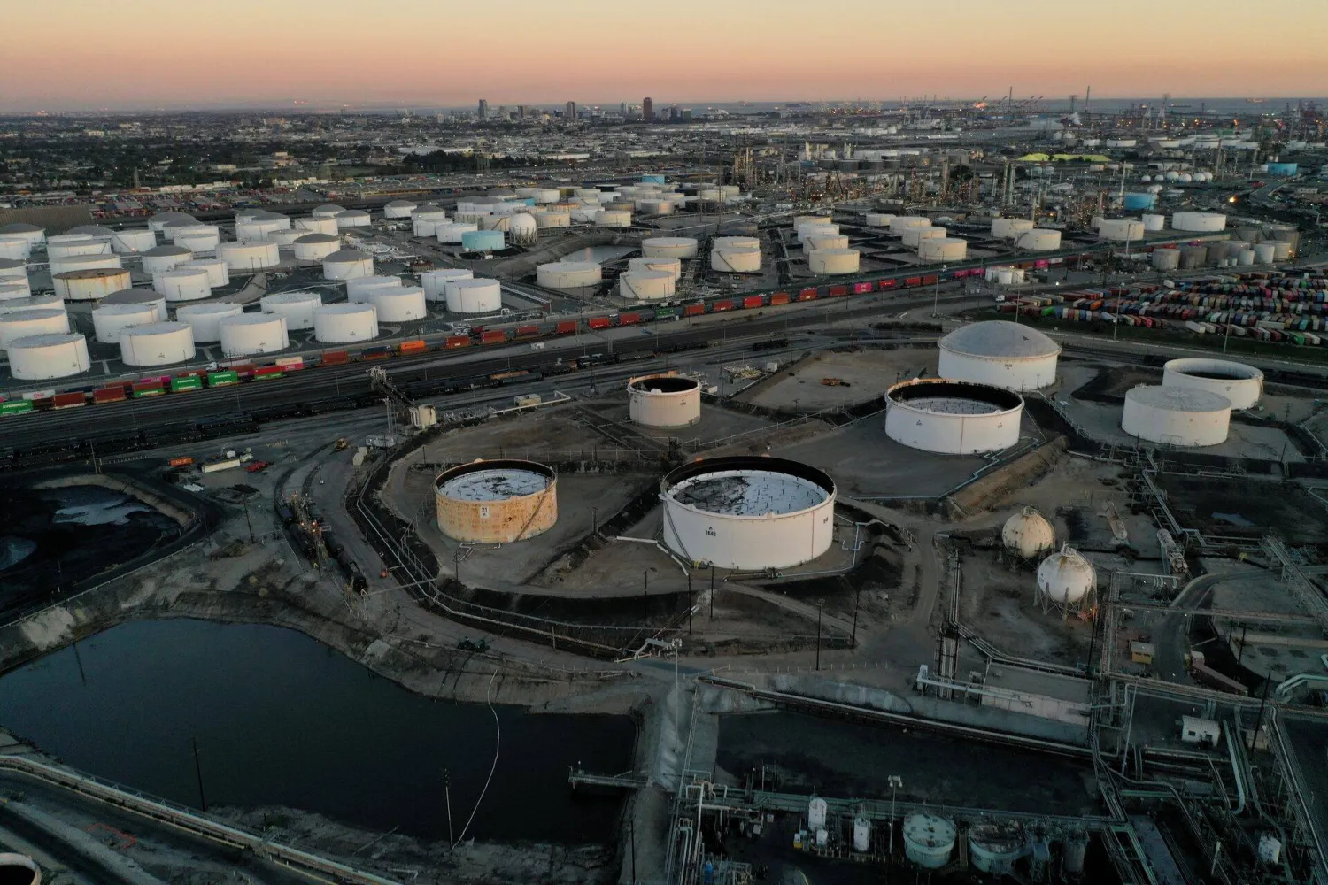 Oil, gasoline, and diesel storage tanks in Carson, California (Reuters)