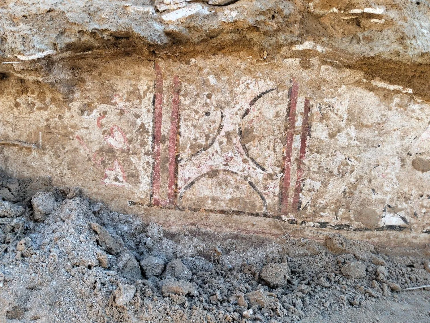 الاكتشاف الأثري الجديد تضمن رسومات وزخارف مرتبطة بالحياة الرهبانية (وزارة السياحة والآثار المصرية)