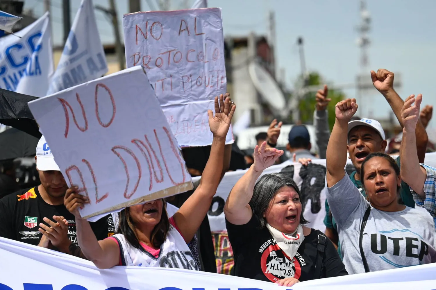 مظاهرة معارضة للرئيس الأرجنتيني اليميني خافيير ميلي في بوينس آيرس (أرشيفية - أ.ف.ب)