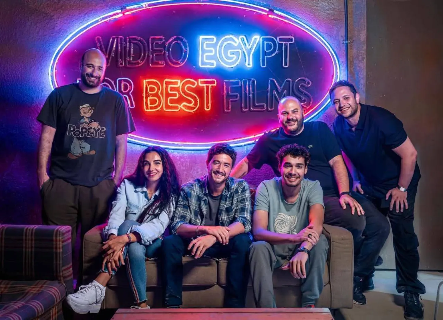 أبطال الفيلم مع المخرج والمؤلف والمنتج خلال العرض الخاص (الشرق الأوسط)