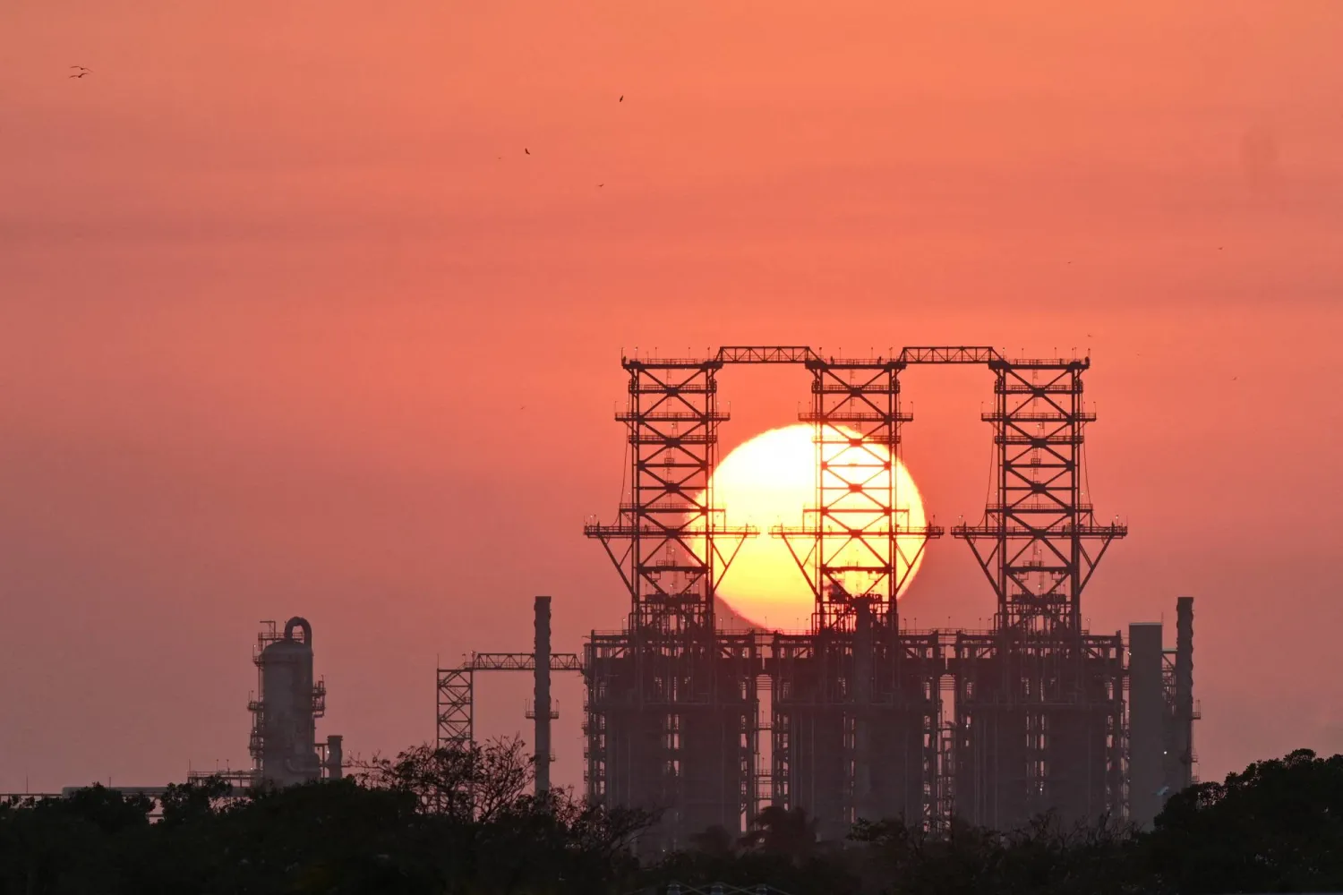 مصفاة أولميكا التابعة لشركة النفط الحكومية «بيميكس» في دوس بوكاس بالمكسيك (رويترز)