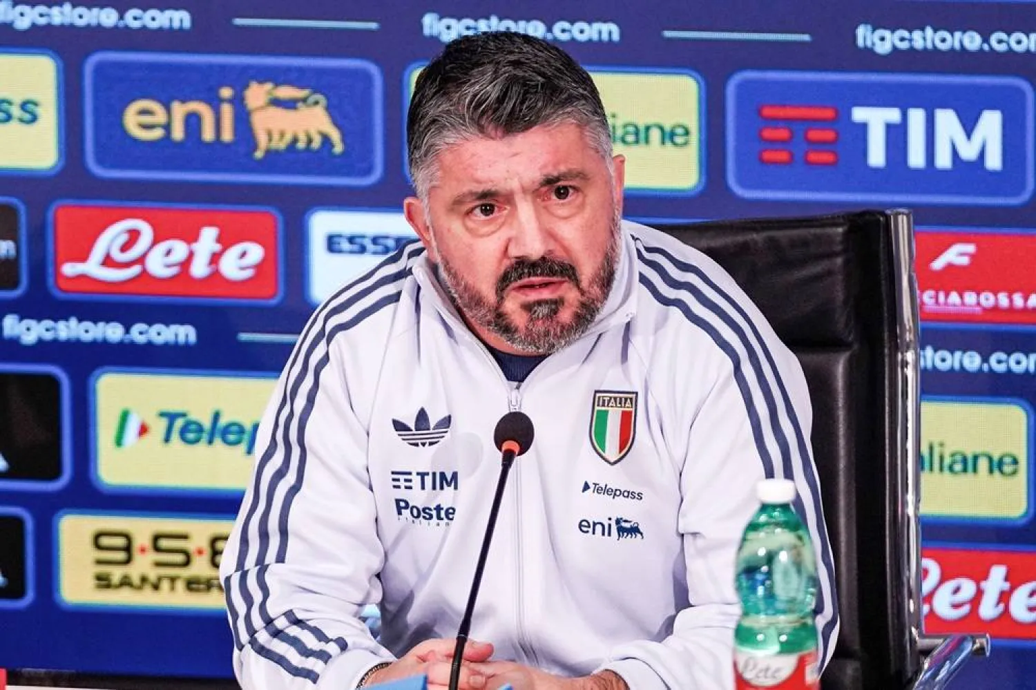  Italy's head coach Gennaro Gattuso gestures during the Italian team press conference in Florence, Italy, Monday, March 23, 2026. (Lapresse via AP) 