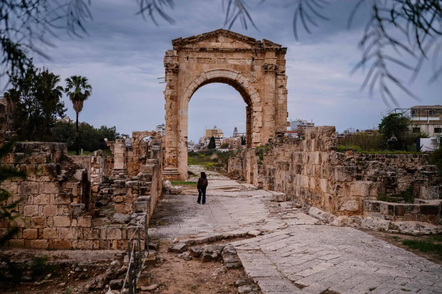 صورة تُظهِر الموقع الأثري لهيبودروم (ميدان سباق الخيل) الروماني في مدينة صور جنوب لبنان
