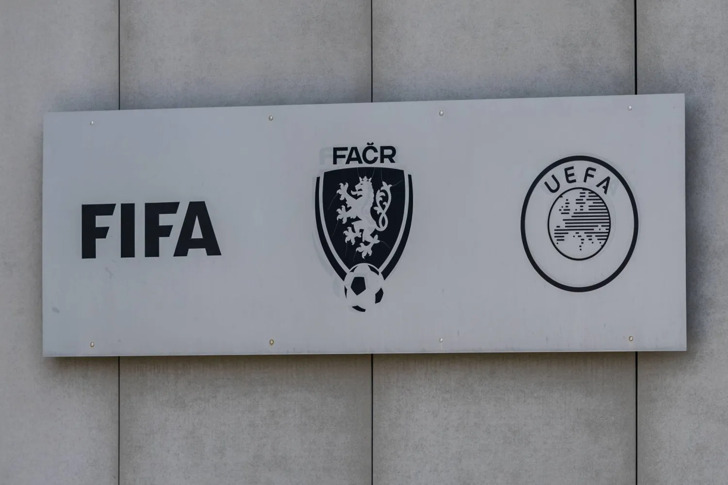 العملية وُصفت بأنها أكبر مداهمة شرطية في تاريخ كرة القدم التشيكية (إ.ب.أ)