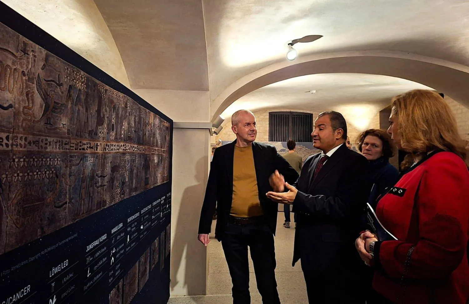 لوحات تعبر عن الأبراج السماوية في المعرض الأثري (وزارة السياحة والآثار المصرية)