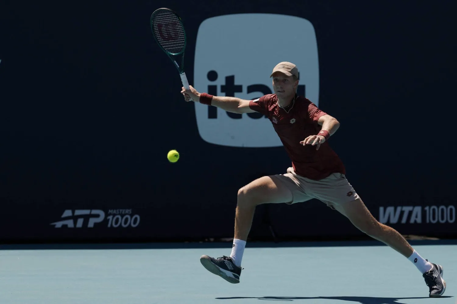 الإسباني مارتين لاندالوسي يتألق في ميامي (رويترز)