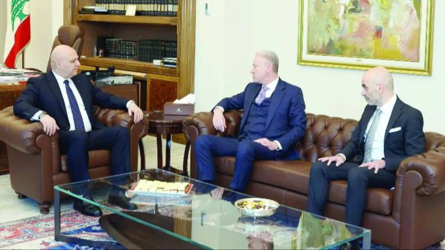 
رئيس الجمهورية جوزيف عون مستقبلاً وزير الخارجية يوسف رجي في وقت سابق من هذا الشهر (رئاسة الجمهورية)