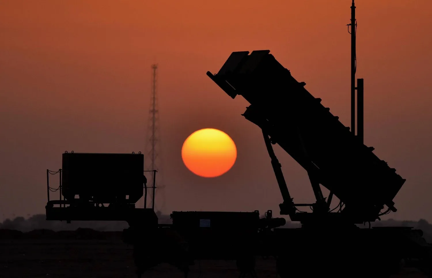 «الدفاعات الجوية» السعودية تواصل تصديها بكفاءة للهجمات العدائية (وزارة الدفاع)