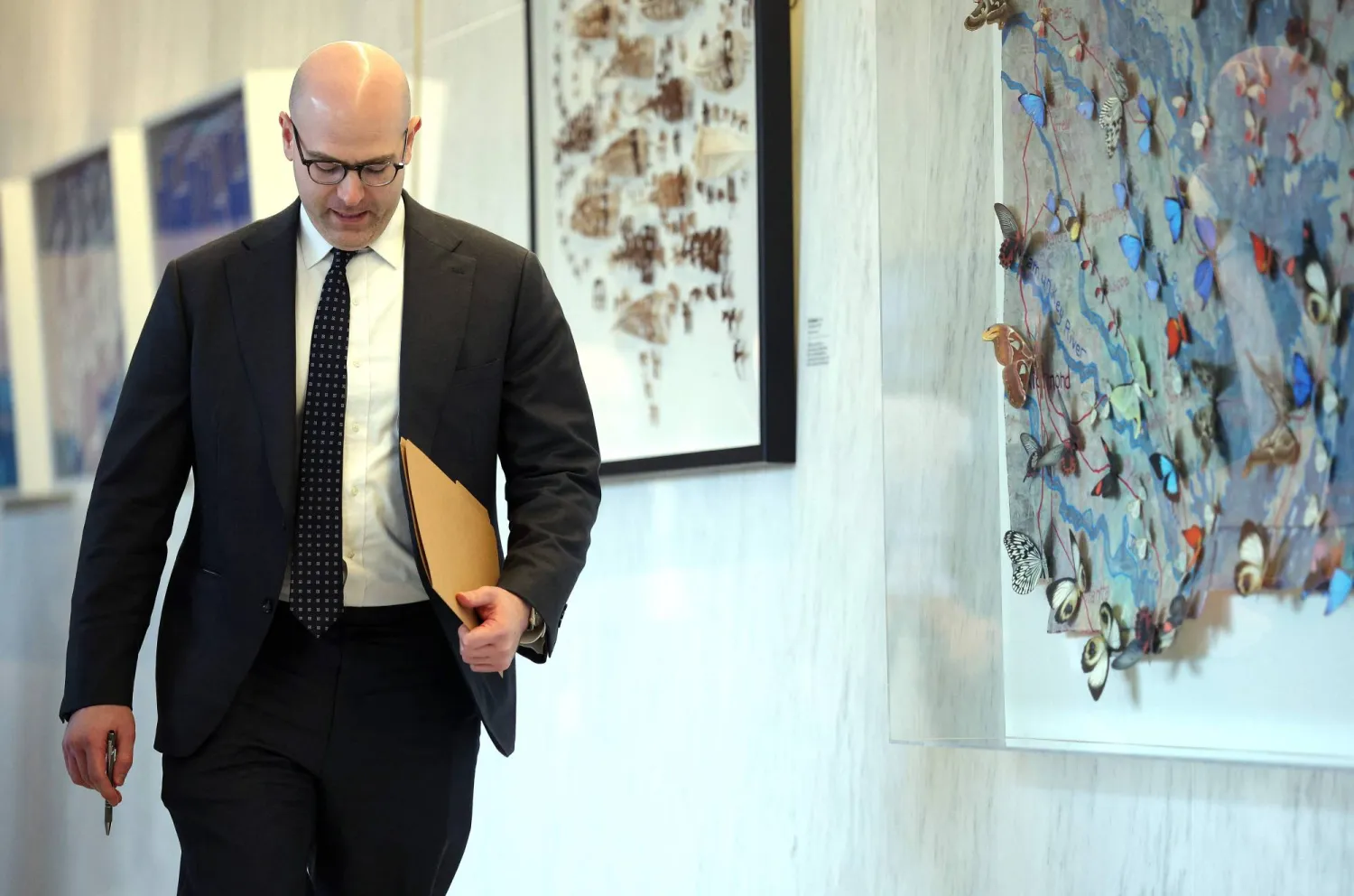 ميران يغادر اجتماع اللجنة الفيردالية للسوق المفتوحة الاسبوع الماضي (أ.ف.ب)