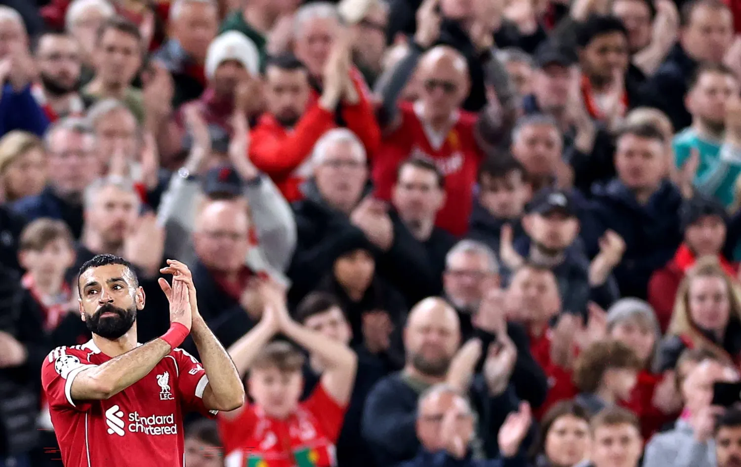 لطالما حظي صلاح بتقدير واحترام مشجعي ليفربول (إ.ب.أ)