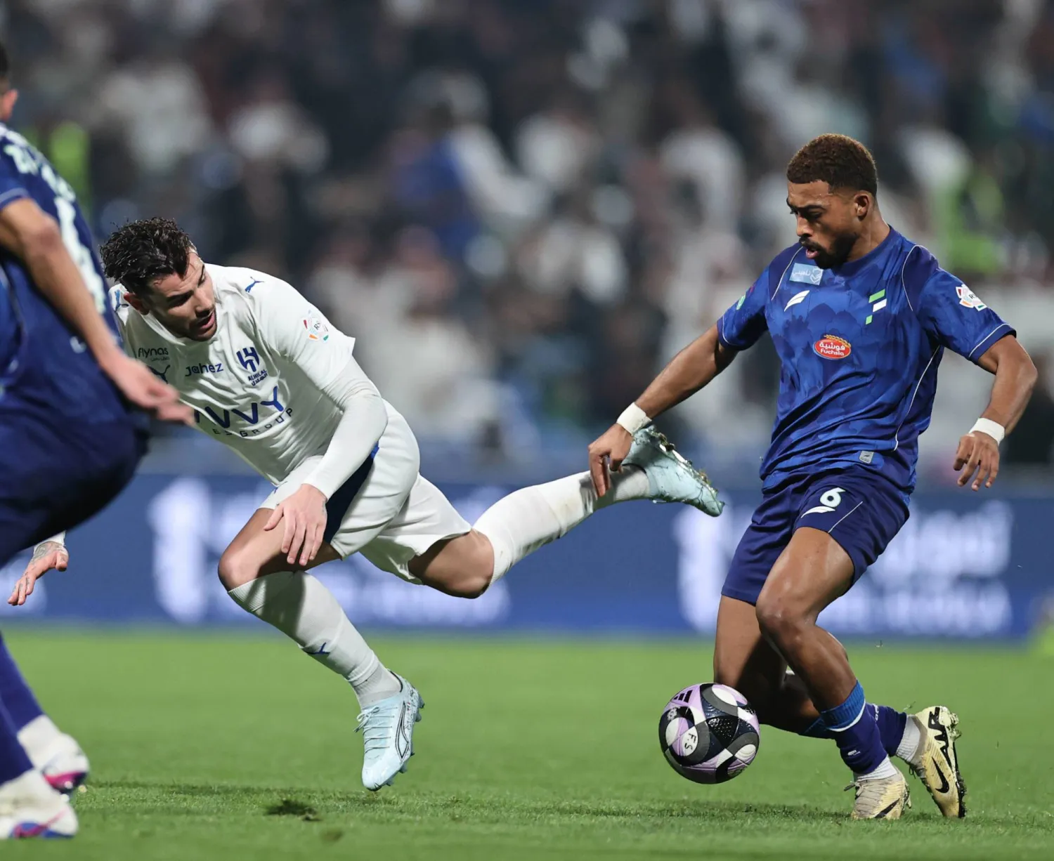 من مباراة الفتح في الدوري السعودي أمام الهلال (تصوير: سعد العنزي)