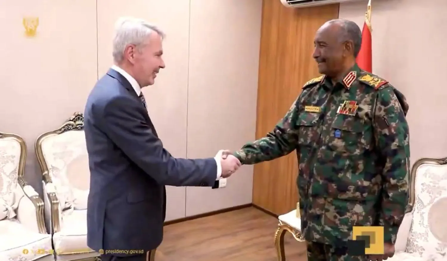 البرهان مستقبلاً المبعوث الشخصي للأمين العام للأمم المتحدة إلى السودان، بيكا هافيستو (مجلس السيادة السوداني)