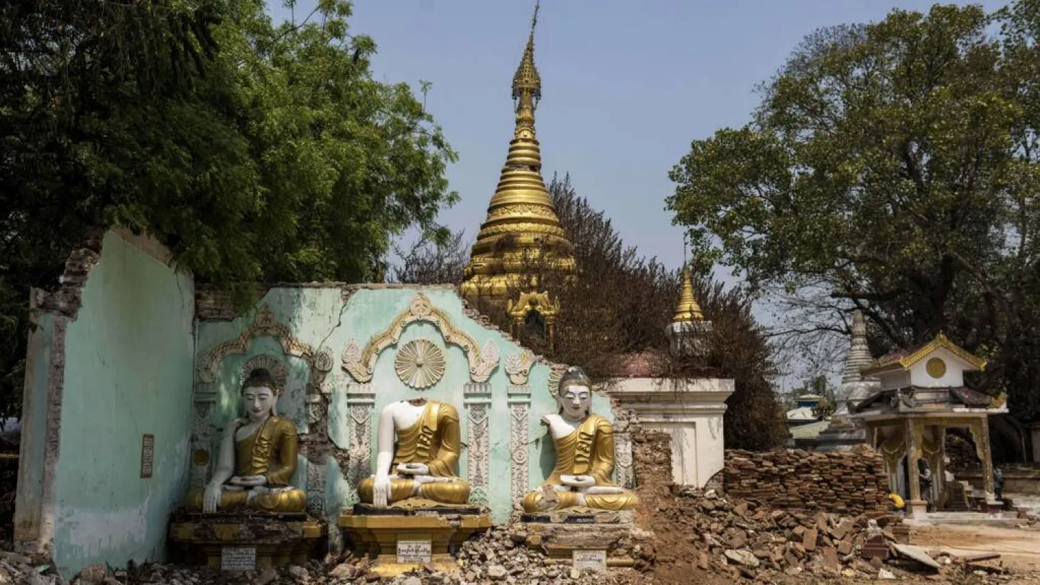 Myanmar's ancient capital Mandalay bore the brunt of damage in the 7.7-magnitude quake. Sai Aung MAIN / AFP
