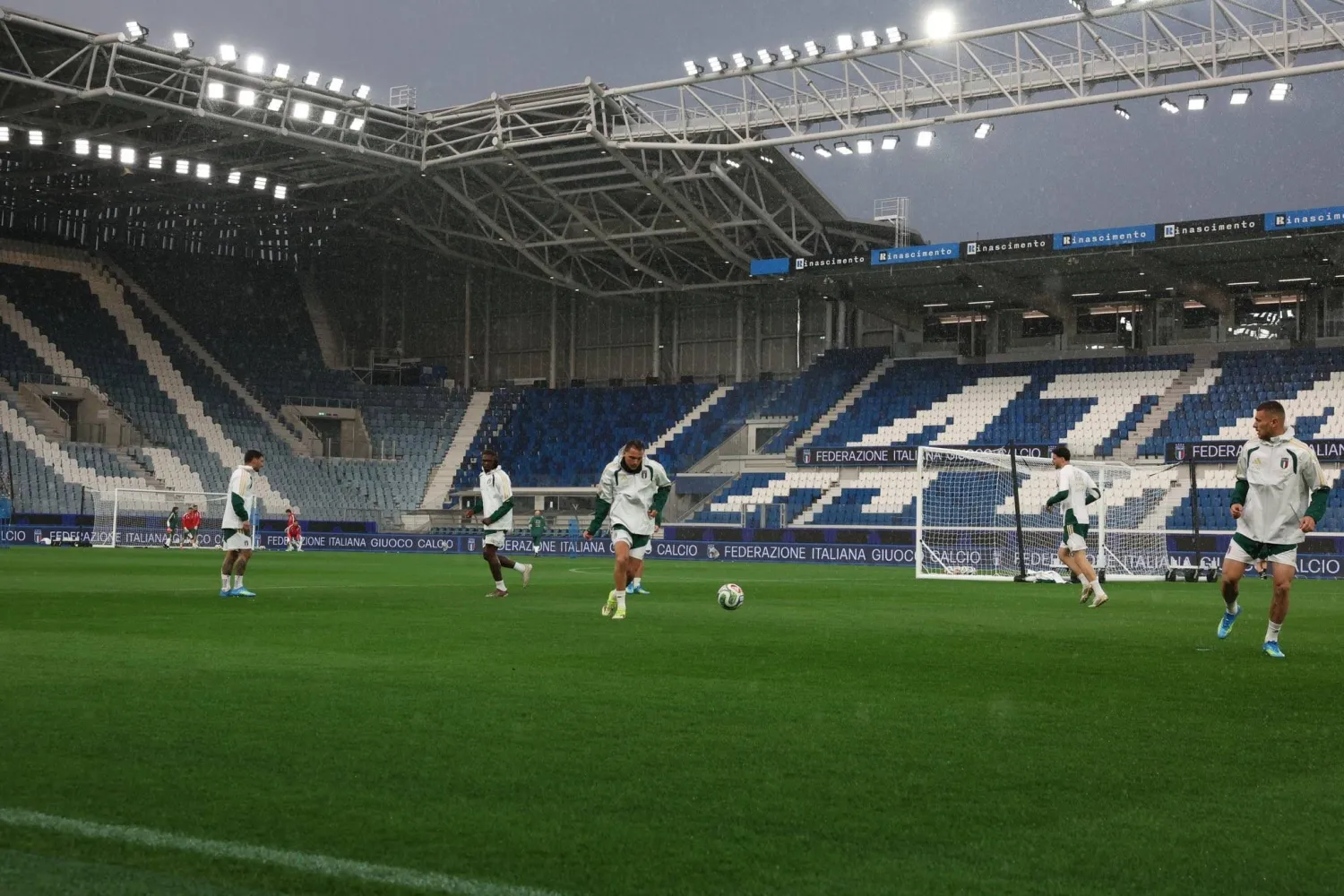 تقف إيطاليا أمام اختبار حقيقي عنوانه: هل تملك الشجاعة الكافية لتجاوز الماضي أم أن الأشباح ستنتصر مجدداً؟ (منتخب إيطاليا)