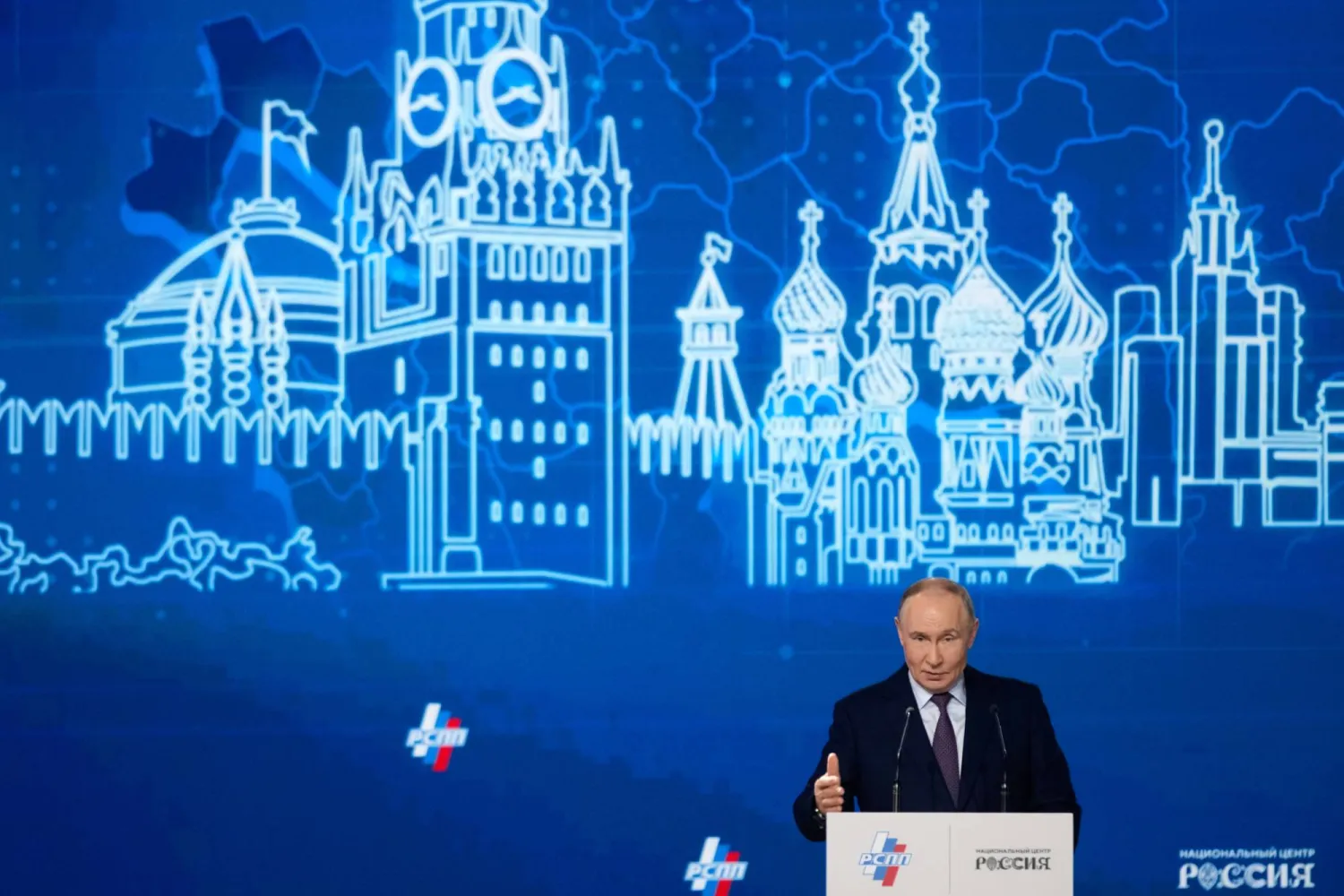 الرئيس الروسي فلاديمير بوتين متحدثاً خلال «المؤتمر السنوي لاتحاد الصناعيين ورجال الأعمال الروس» في موسكو يوم 26 مارس 2026 (أ.ب)