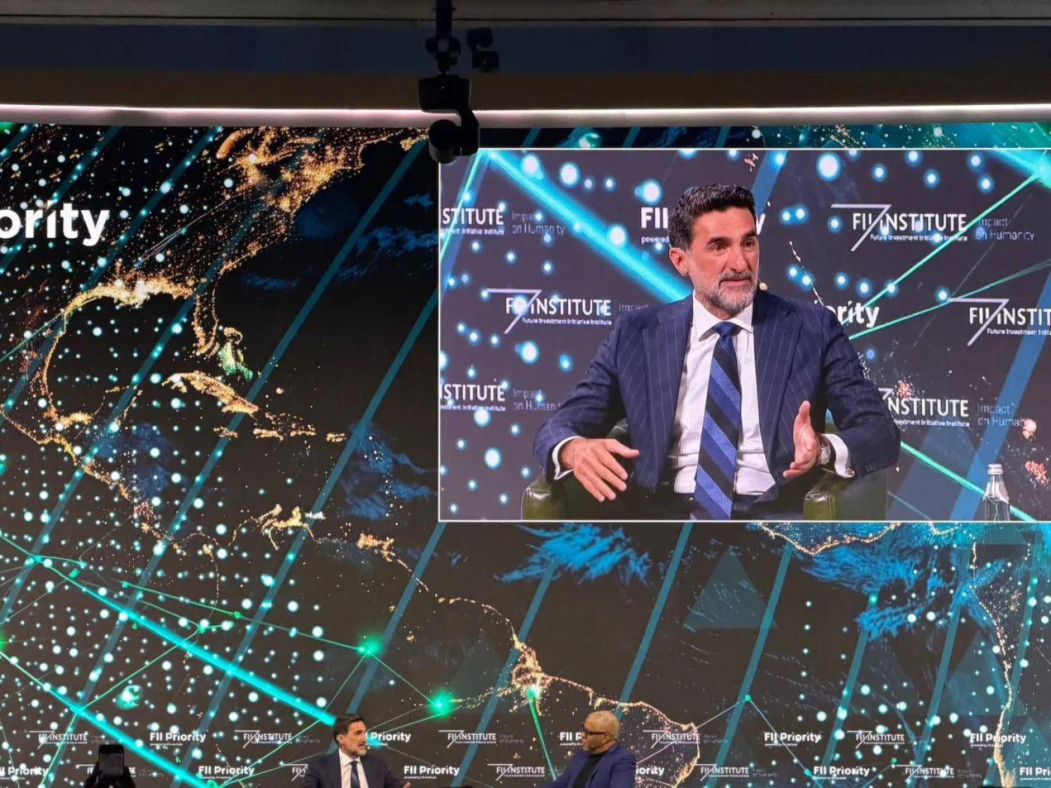 الرميان يتحدث خلال مشاركته في قمة «مبادرة مستقبل الاستثمار» في ميامي (الشرق الأوسط)