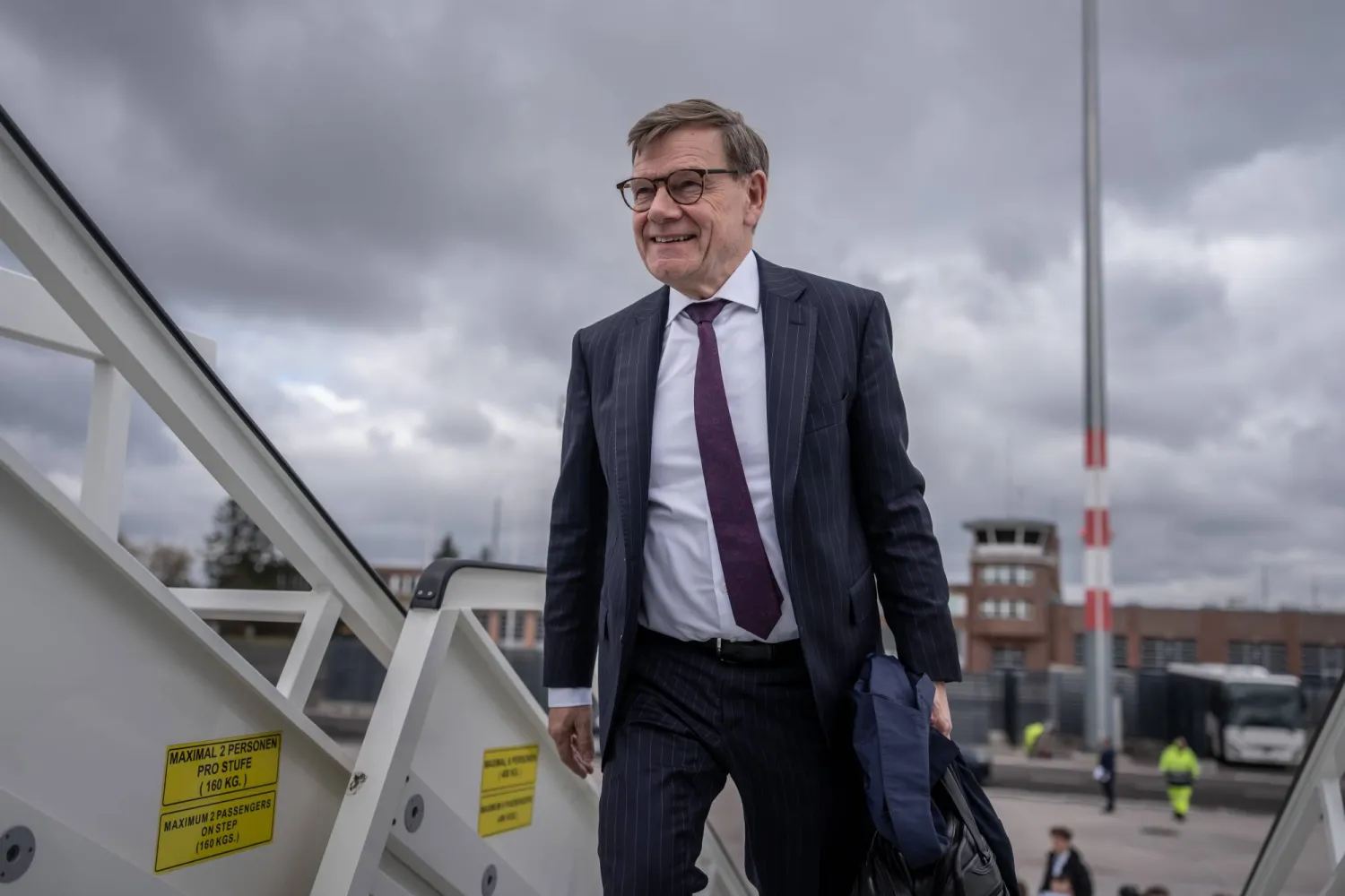 وزير الخارجية الألماني يوهان فاديفول في فرنسا (د.ب.أ)