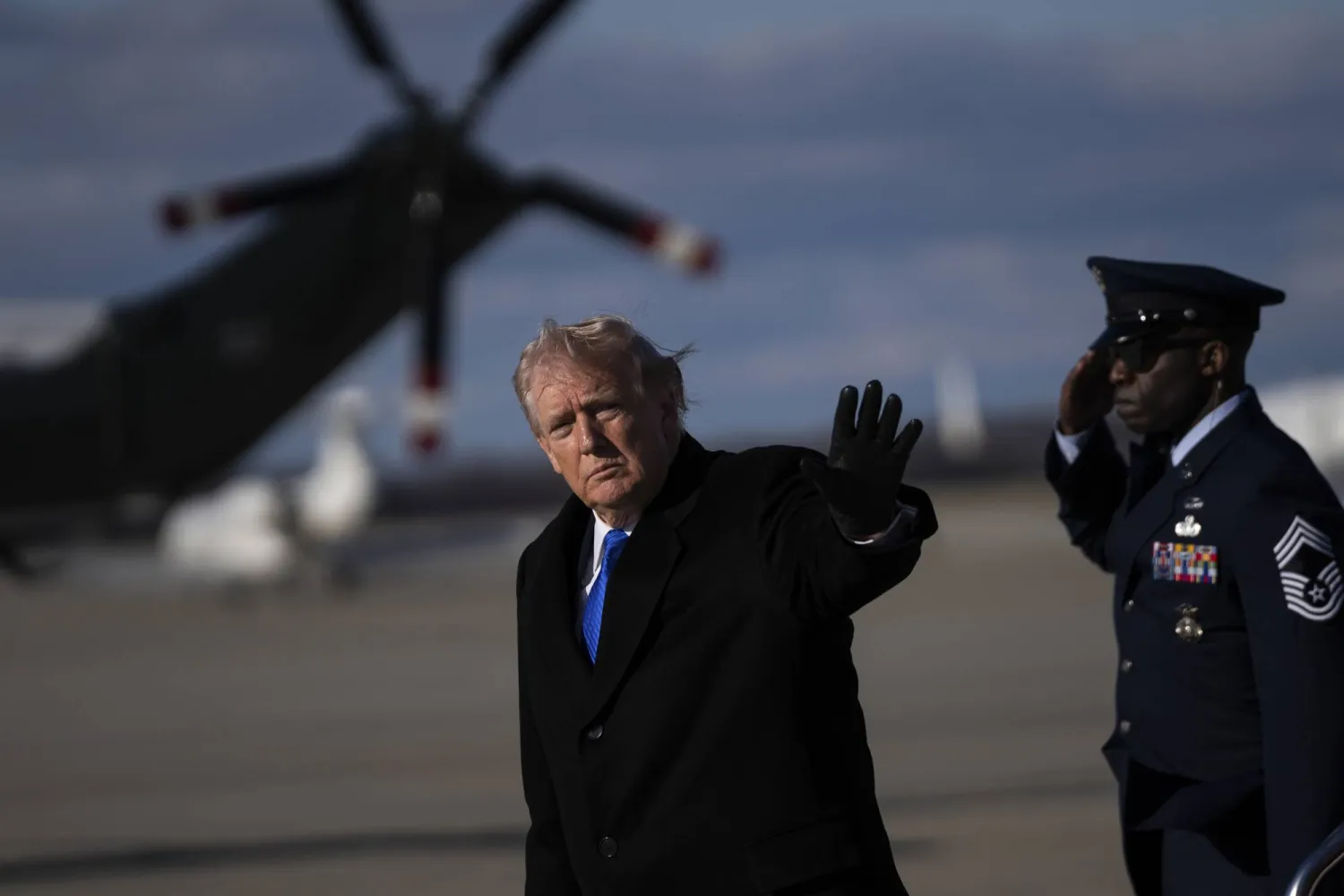الرئيس الأميركي لدى وصوله إلى قاعدة أندروز المشتركة يوم 23 مارس (نيويورك تايمز)