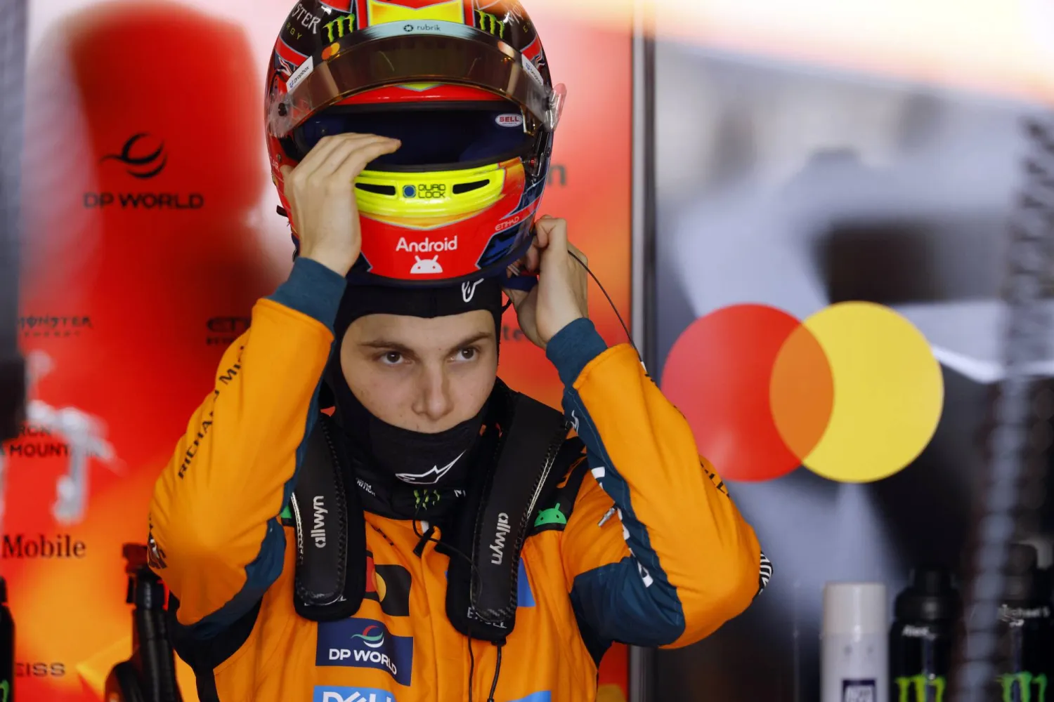 سائق ماكلارين الأسترالي أوسكار بياستري الأسرع في «حرة اليابان» (إ.ب.أ)