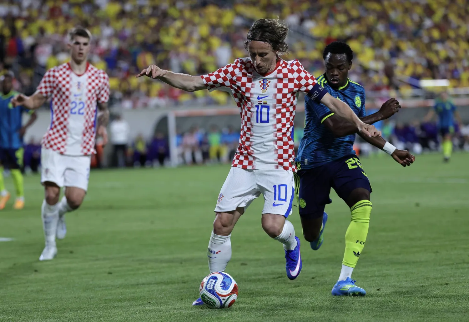 لوكا مودريتش قائد كرواتيا المخضرم في مواجهة كولومبيا وديّاً (إ.ب.أ)