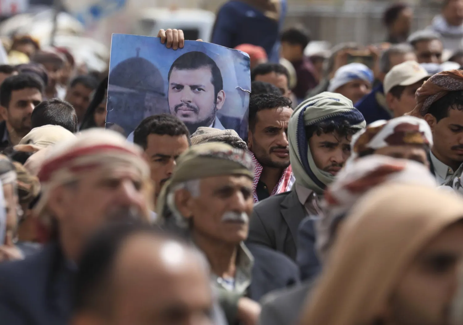 عناصر حوثيون في صنعاء خلال حشد دعا إليه زعيمهم (إ.ب.أ)