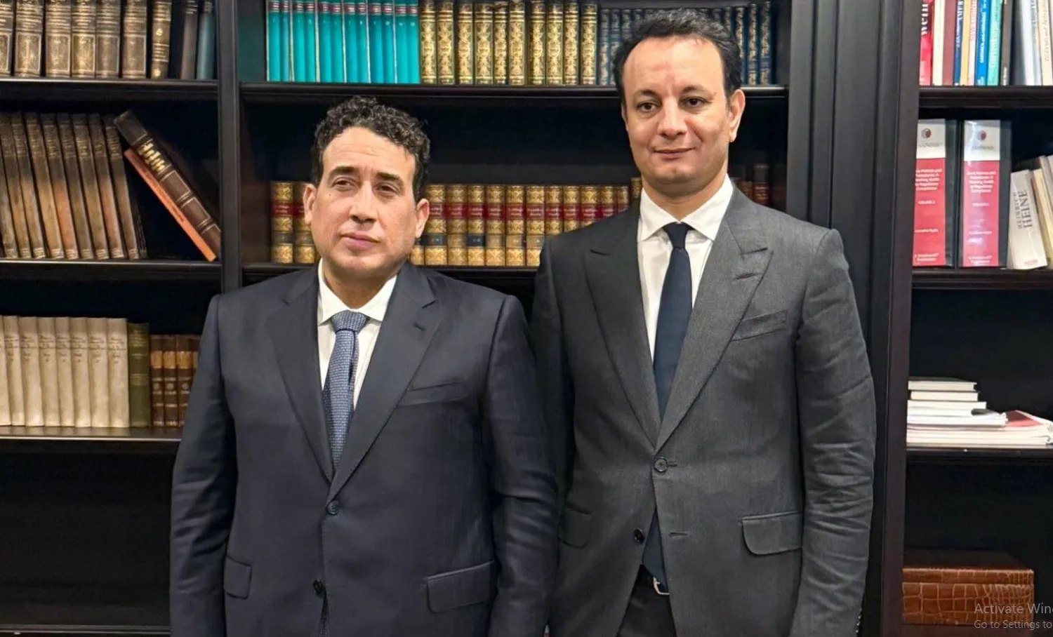 المنفي وبلقاسم حفتر في أول لقاء بينهما 26 مارس (مكتب المنفي)