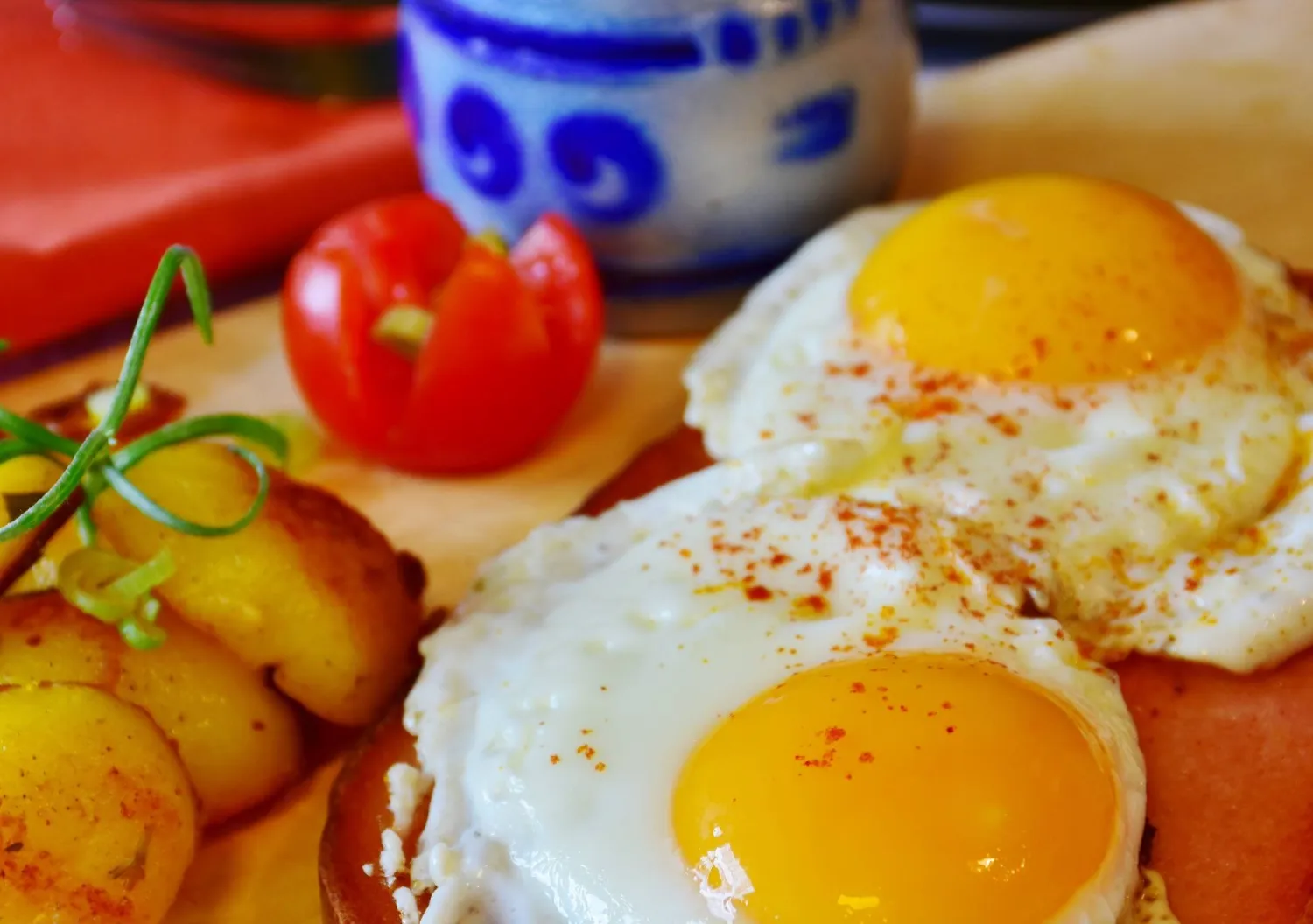 البيض مصدر غني بالبروتين مع نسبة قليلة من الكربوهيدرات (بيكسباي)