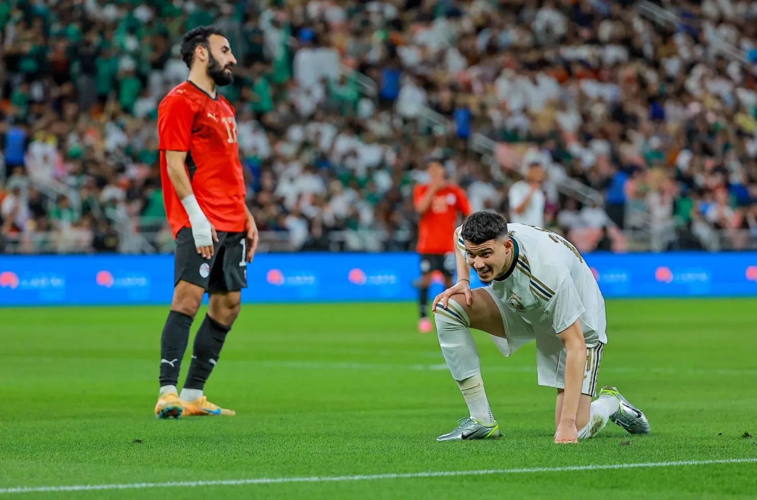 عبد الله الحمدان مهاجم المنتخب السعودي (تصوير: محمد المانع) 