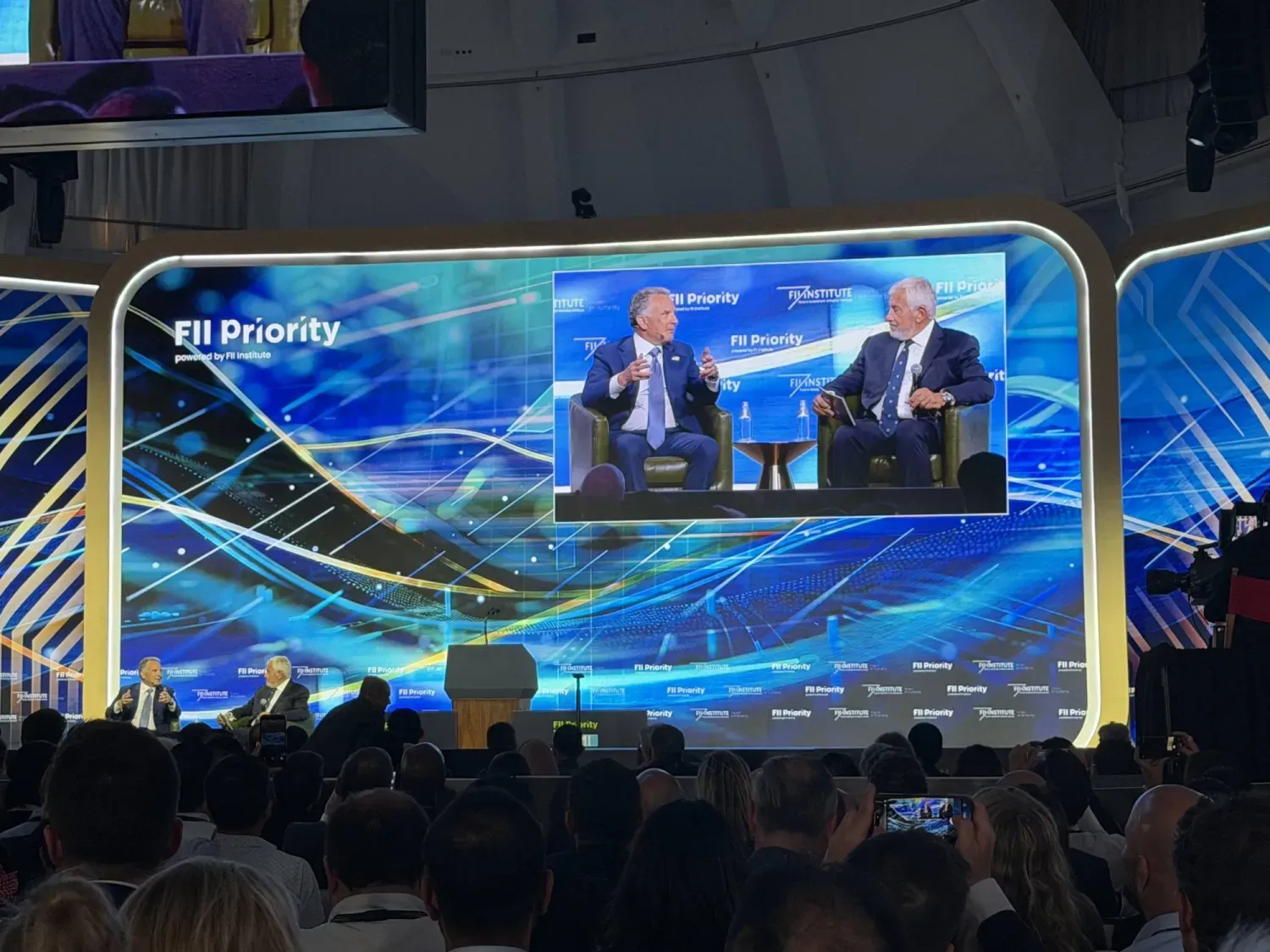 ABD Başkanı Donald Trump'ın temsilcisi Steve Witkoff, Miami'de düzenlenen Gelecek Yatırım Girişimi zirvesinde konuşuyor. (Şarku'l Avsat)