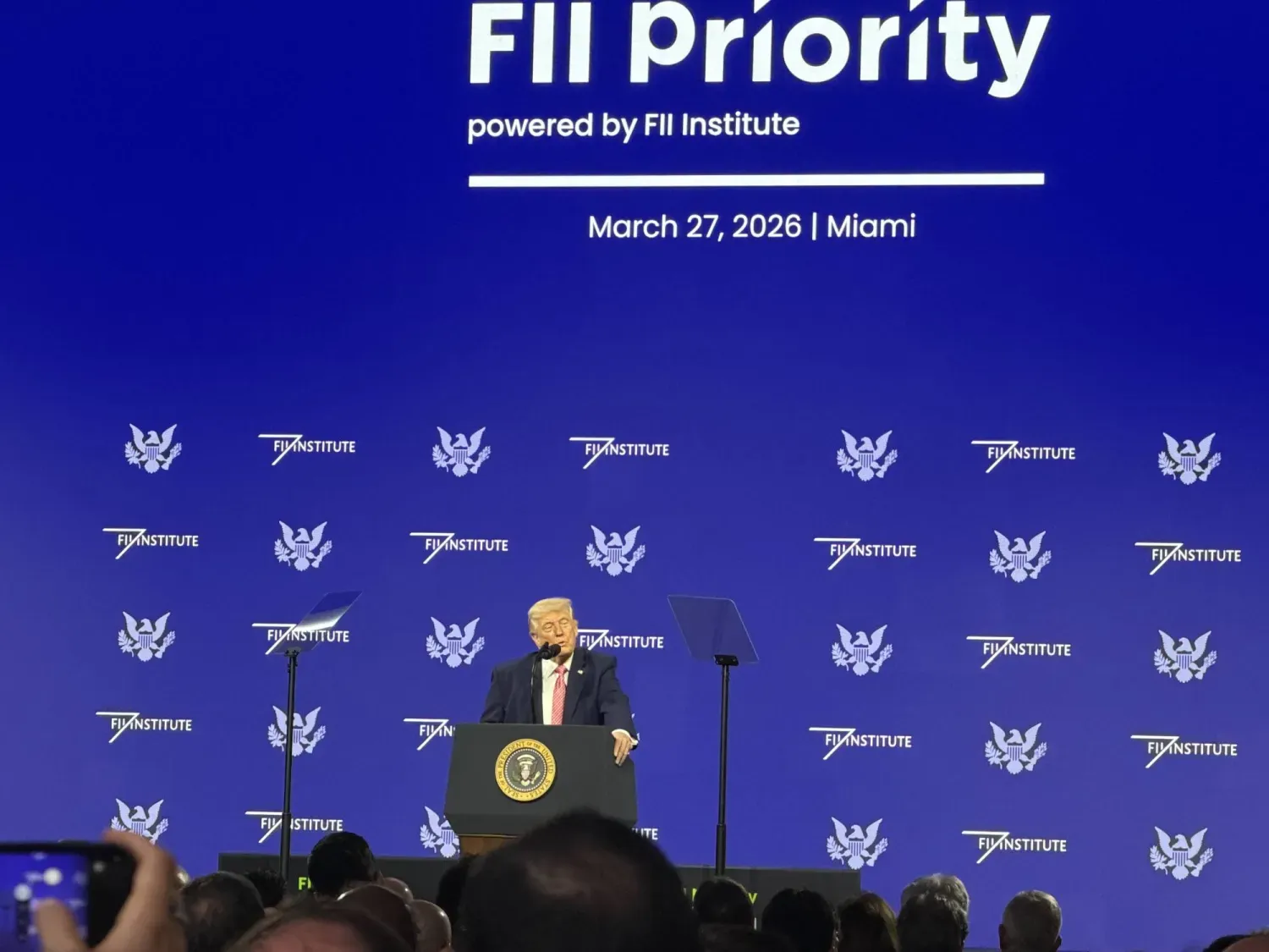 ABD Başkanı Donald Trump, Miami'de düzenlenen Gelecek Yatırım Girişimi konferansına katılımı sırasında (Şarku'l Avsat)