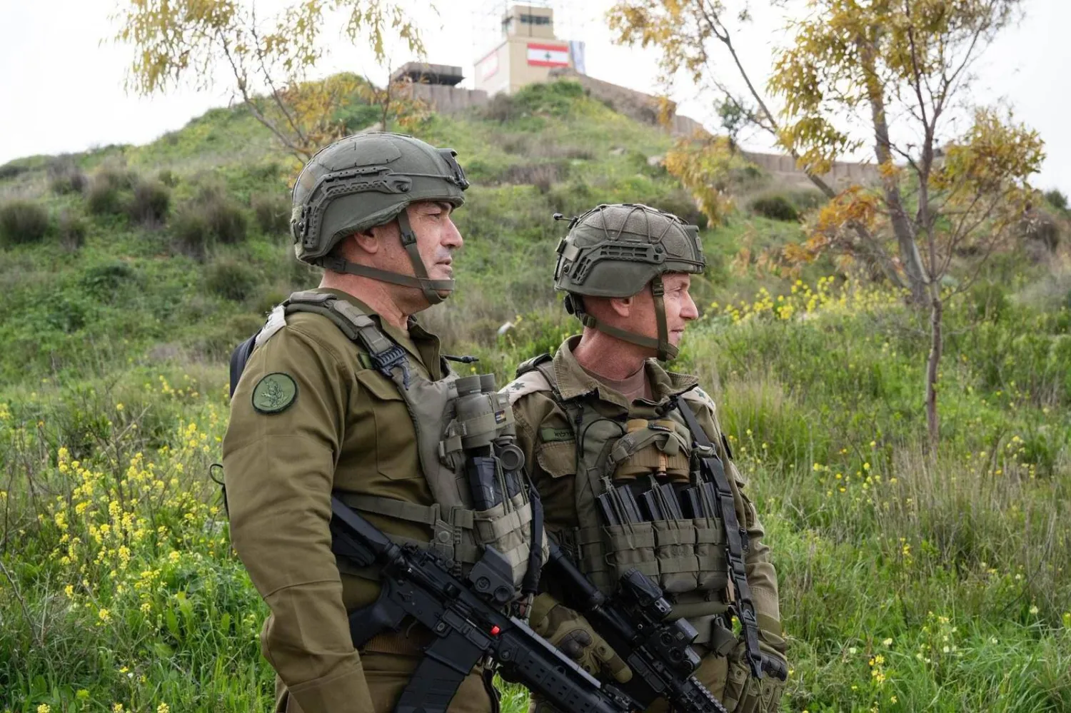 رئيس الأركان الإسرائيلي وقائد المنطقة الشمالية خلال تفقدهما الجنود في جنوب لبنان (الجيش الإسرائيلي)