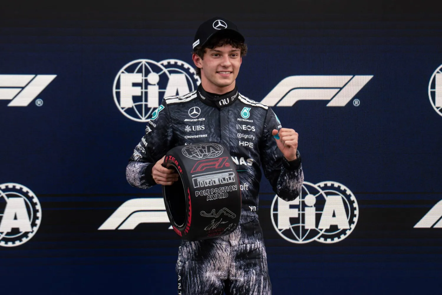 الإيطالي الصاعد كيمي أنتونيلي سائق مرسيدس (د.ب.أ)