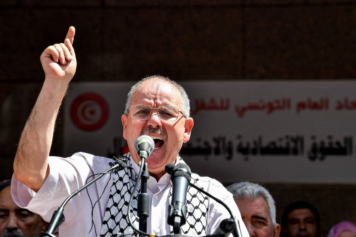 نور الدين الطبوبي قاد الاتحاد منذ عام 2017 (أ.ف.ب)