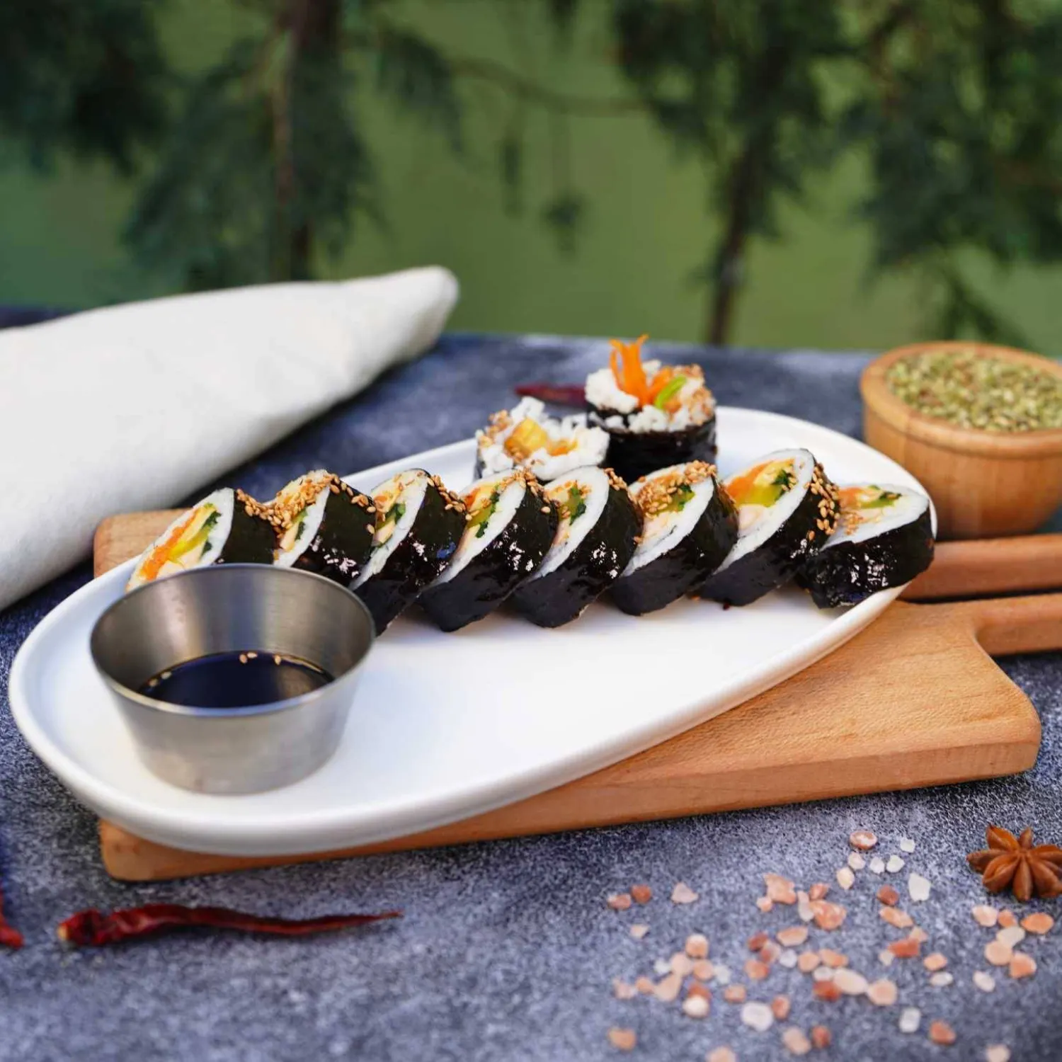 "كيمباب" أحد الأطعمة الأساسية في قائمة طعام "سوبونغ"