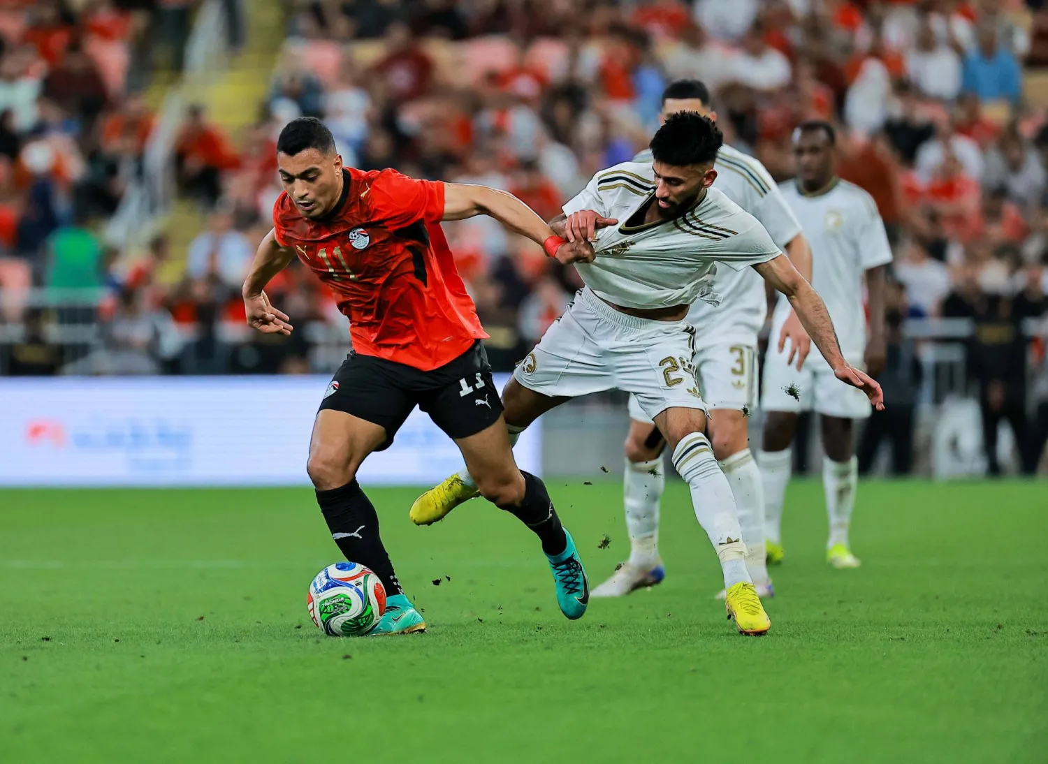 الأداء الجماعي للأخضر سجل تراجعا كبيرا في ودية مصر (تصوير: محمد المانع)