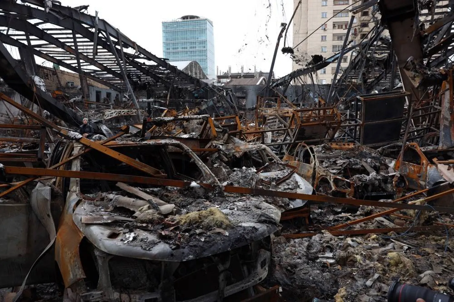 Wreckage of vehicles at an auto service center in Tehran, Iran, 28 March 2026. (EPA) 
