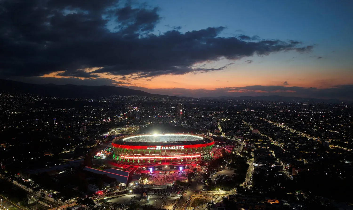 ملعب «أزتيكا» (رويترز)