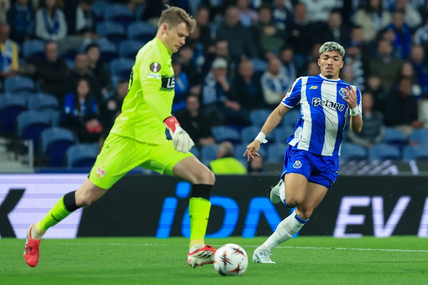 ألكسندر نوبل حارس مرمى شتوتغارت (إ.ب.أ)