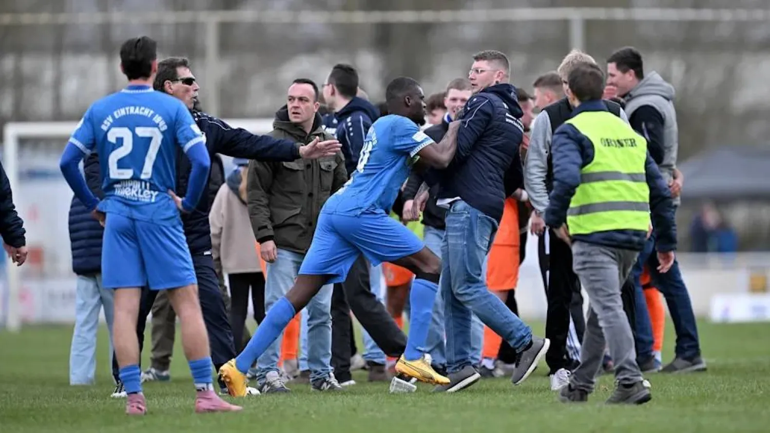 شجار بين اللاعب سعيد مصطفى وأحد المشجعين من كريشوف
