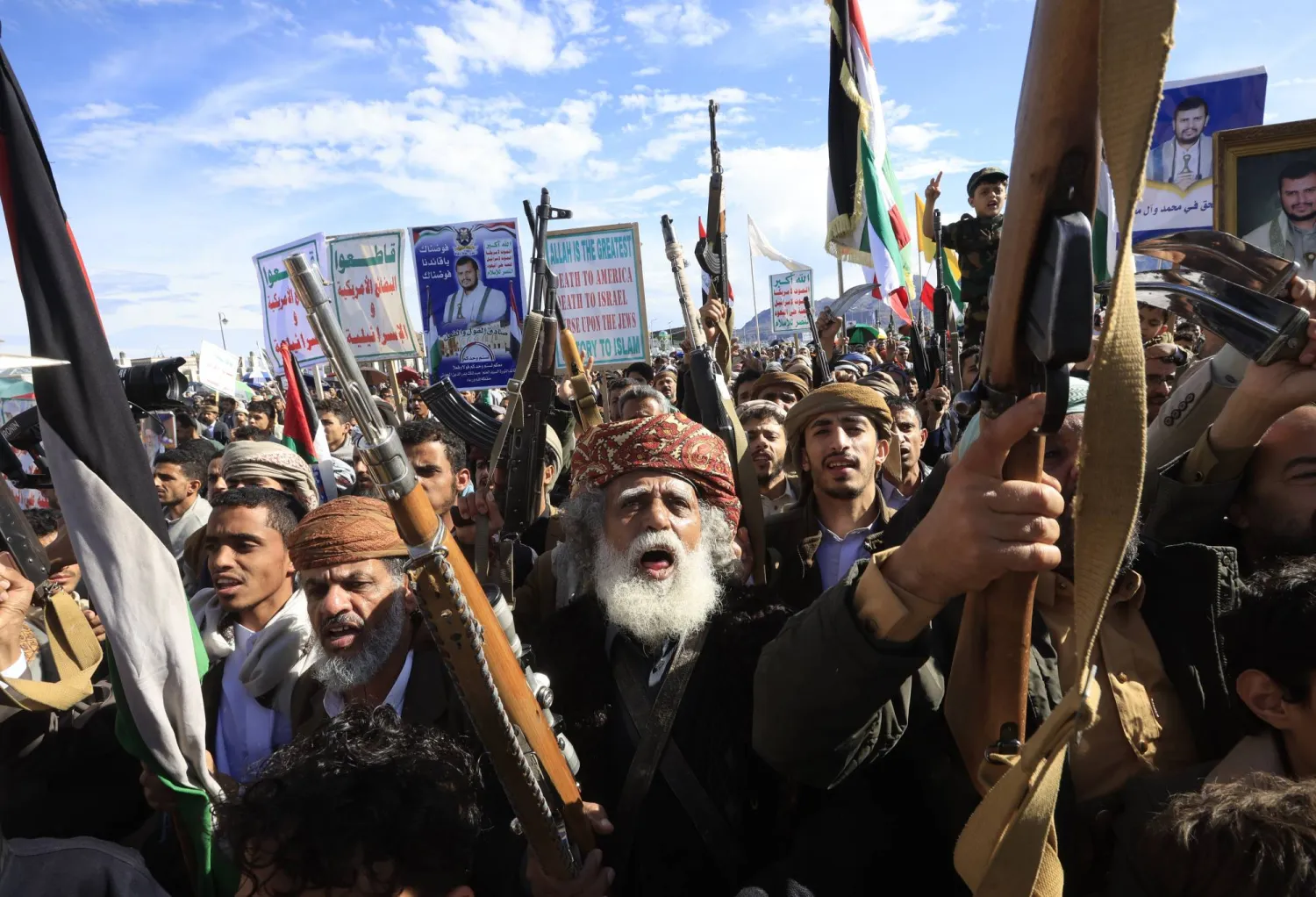 Houthi supporters shout slogans during a rally in solidarity with Iran in Sanaa, Yemen, 27 March 2026. (EPA)