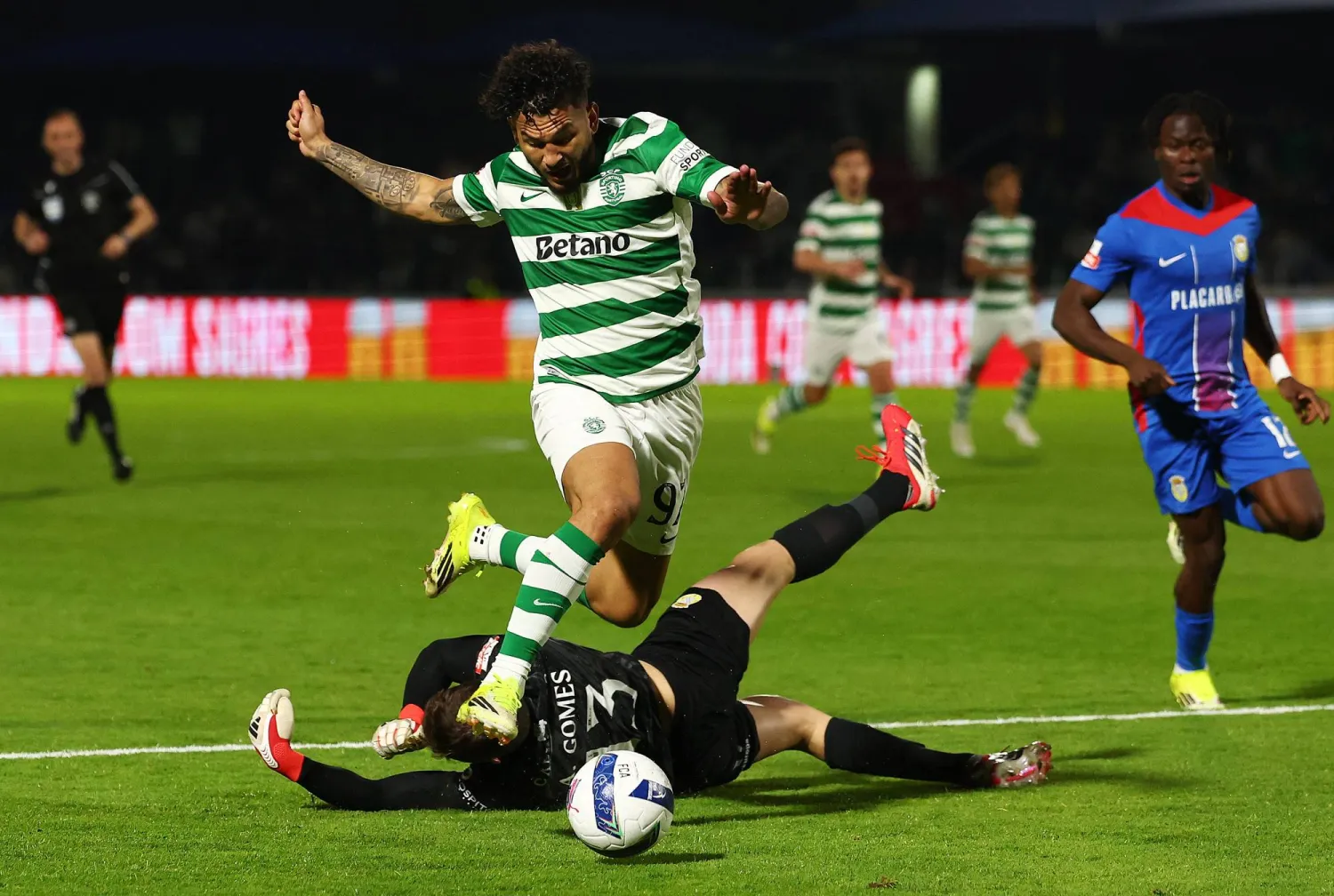 لويس سواريز (رويترز)