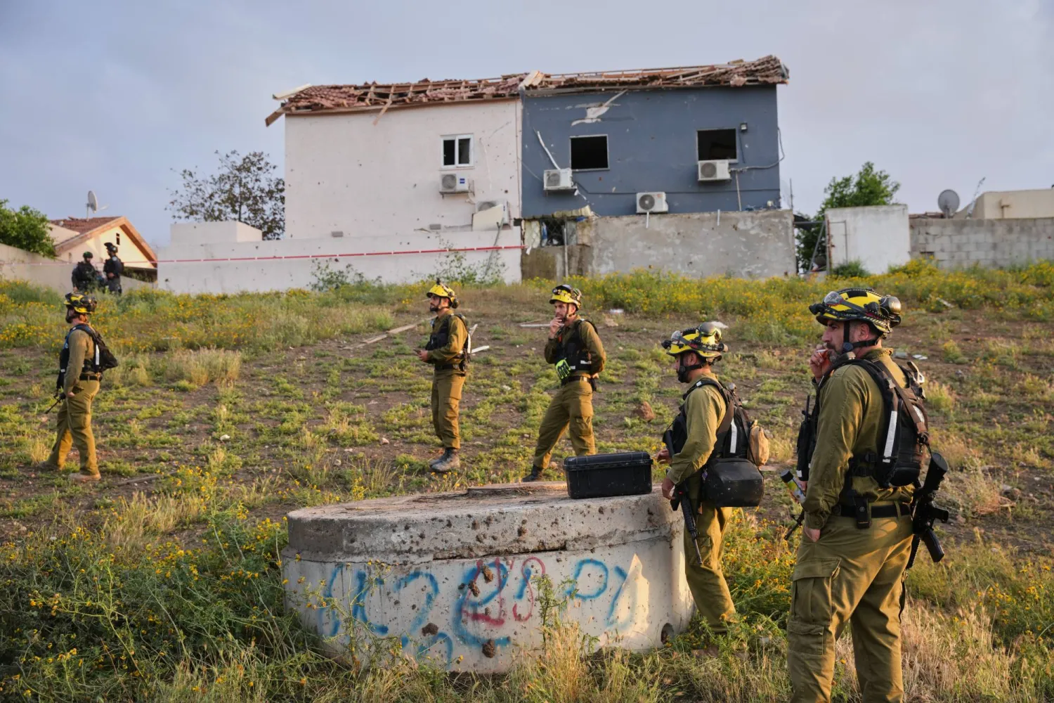Israeli security forces work at the site of an Iranian missile strike, in Beersheba, southern Israel Sunday, March 29, 2026. (AP Photo/Maya Levin)
