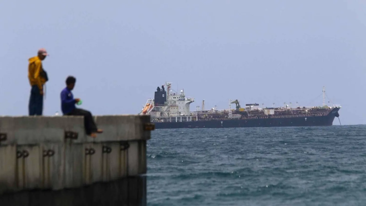 من المتوقع أن تُفرغ سفينة النفط الروسية حمولتها بميناء «ماتانزاس» في كوبا (رويترز)